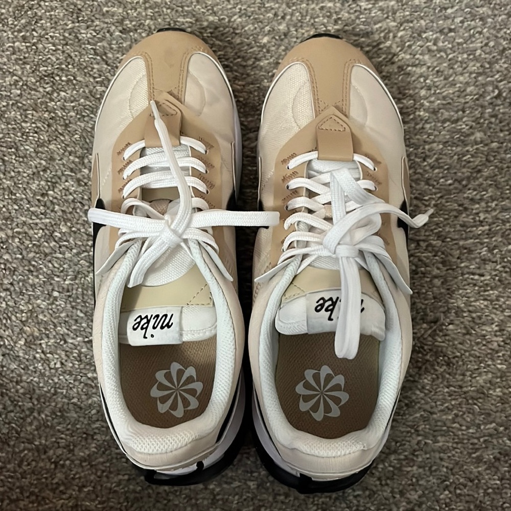 Wmns Air Max Pre-Day Oatmeal